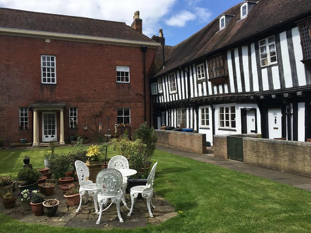 Amber House Bed & Breakfast Alrewas Exterior photo